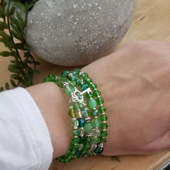 Green Memory Wire Bracelet - Picture 3 of 3